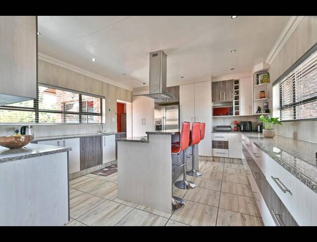 4 BEDROOM HOUSE FOR SALE IN GLENVISTA